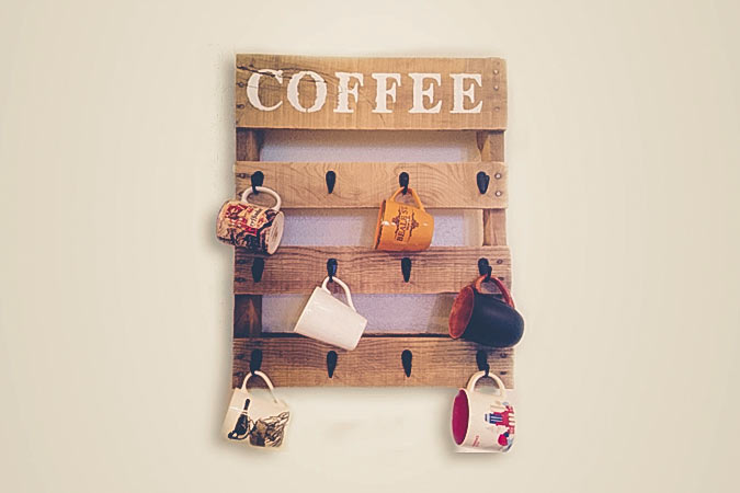 Recycled pallet coffee cup holder 